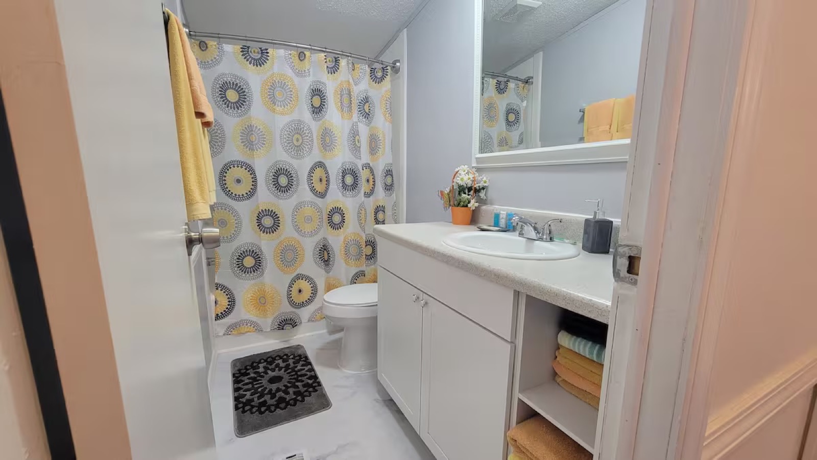 Full Bathroom 2