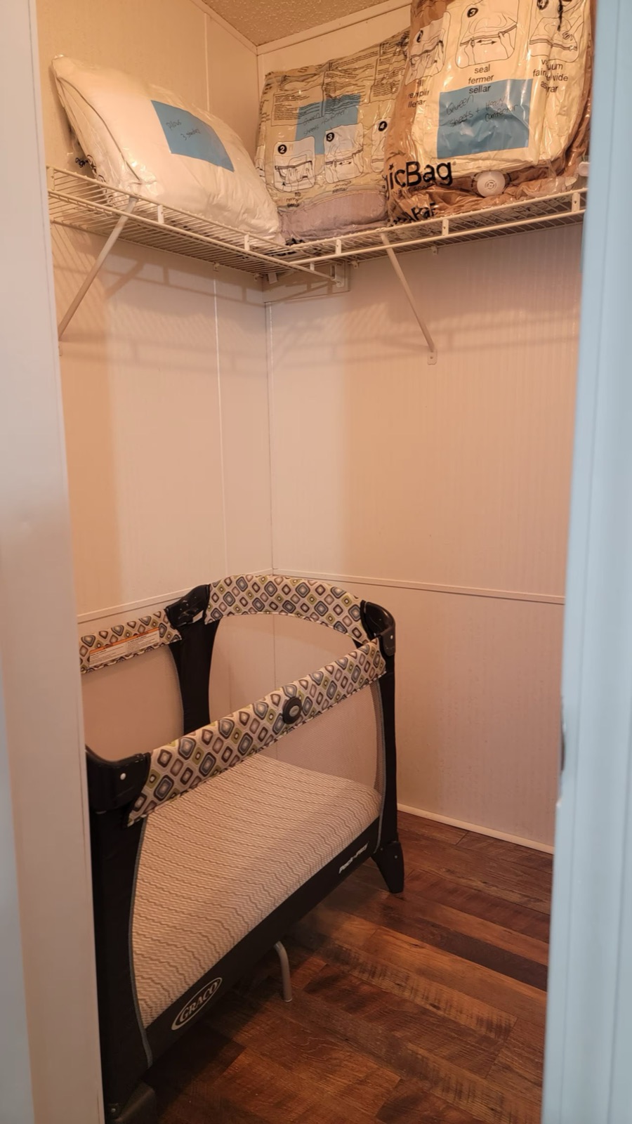 Closet / pack n play
